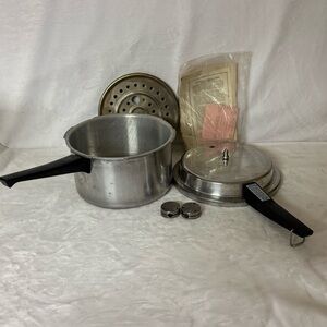 Vintage 4 quart Mirror Matic Aluminum Pressure Cooker with Black Handles